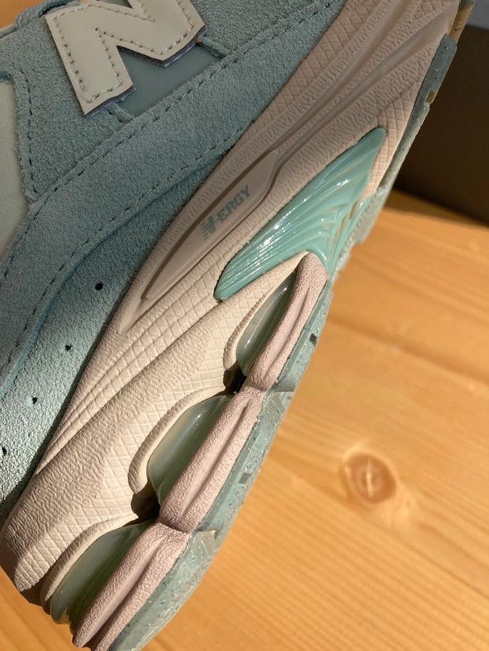 Baskets Basses Femme New Balance 2002R Pistache - Taille 38 - photo numéro 11