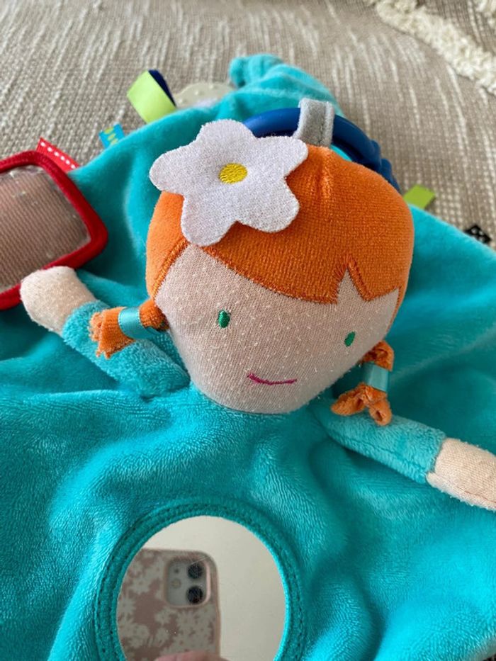 Peluche doudou plat 21cm oxybul poupée fille rousse bleu blanc très bon état - photo numéro 2