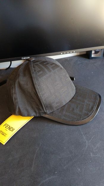Casquette fendi 