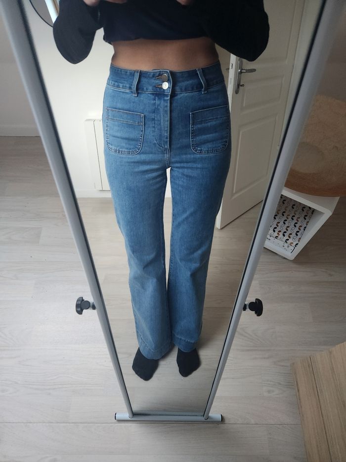 Jean Oraije bleu taille 38, évasé et taille haute.