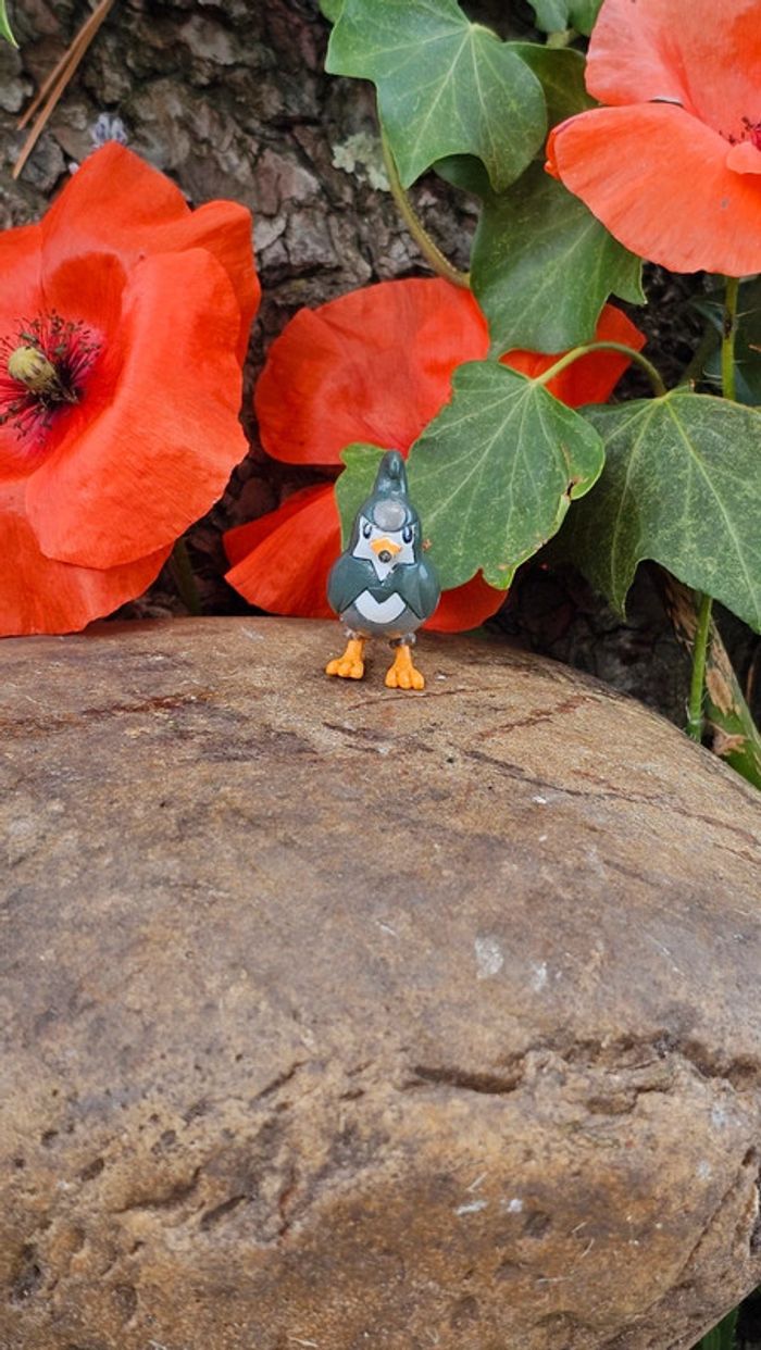 Super petite figurine Pokemon Nintendo etourvol - photo numéro 2