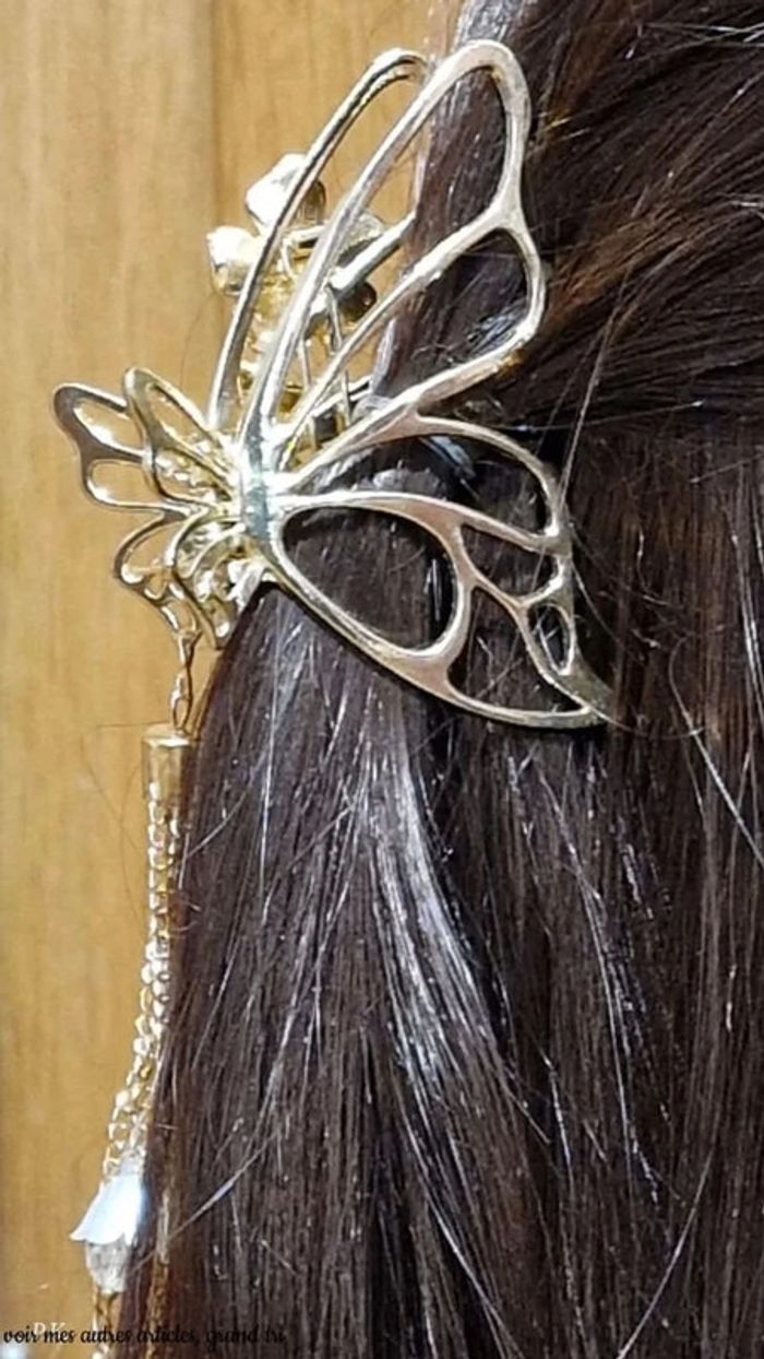 Pince à cheveux fleurs blanche & papillon bohème chic élégant - photo numéro 3
