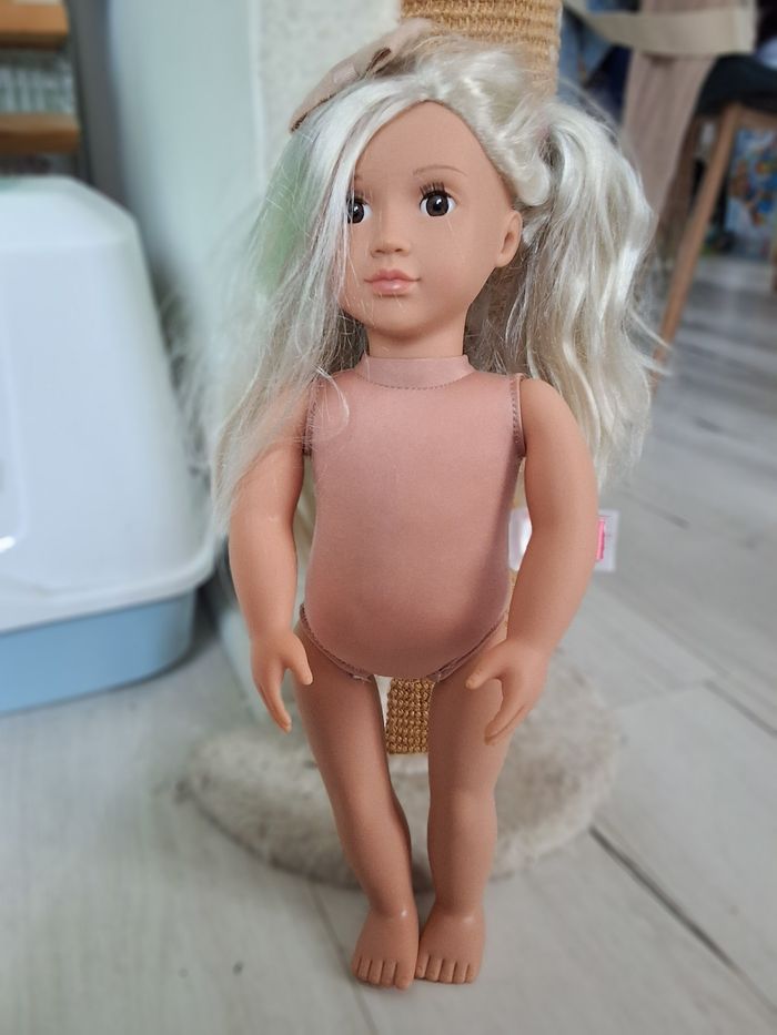 Poupée cheveux blonds Our generation 44 cm