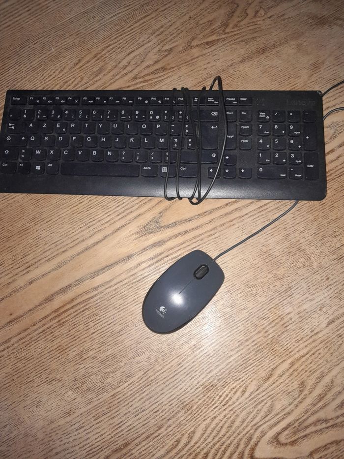 Clavier d'ordinateur et souris avec fil