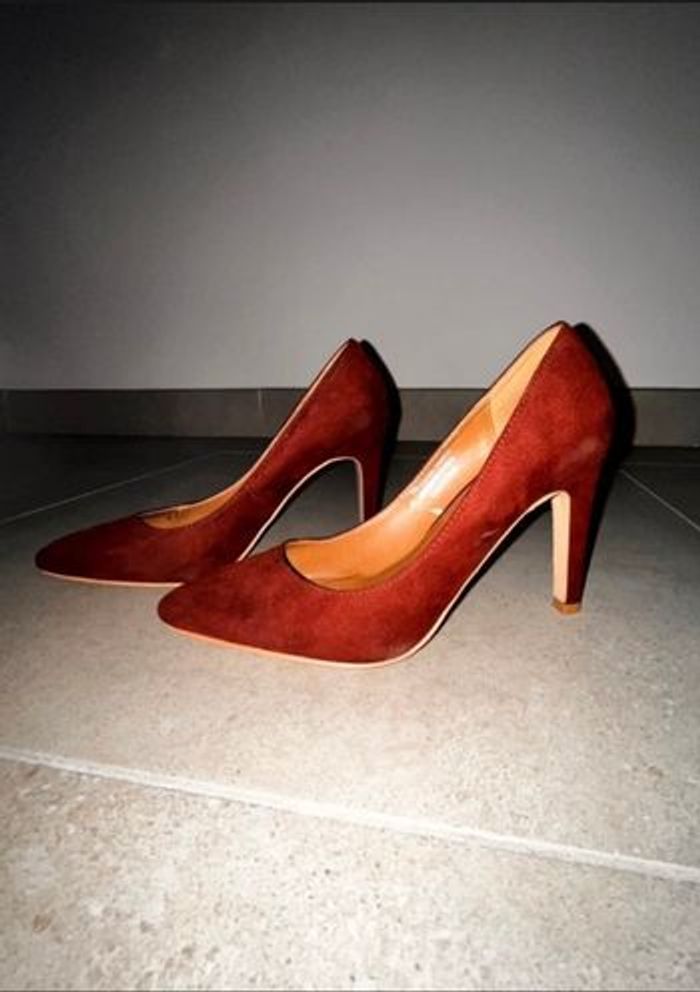 Escarpin daim bordeaux - 38 - bon état. - photo numéro 4