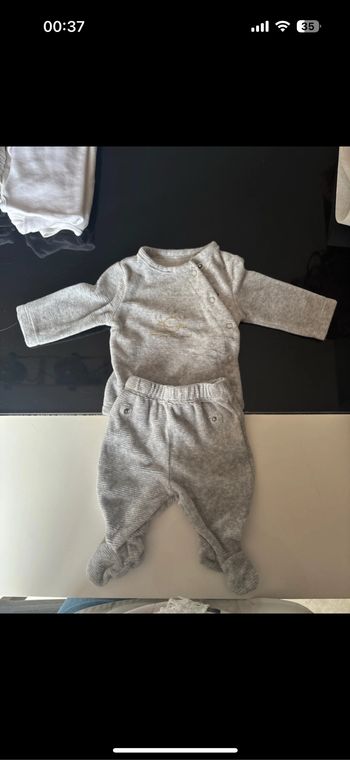 Petit ensemble gris