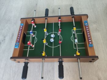 Mini baby-foot en bois très bon état