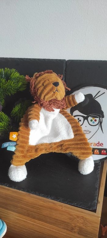 Doudou plat Lion marron côtelé blanc tape à l'oeil tao tout doux love Crinière