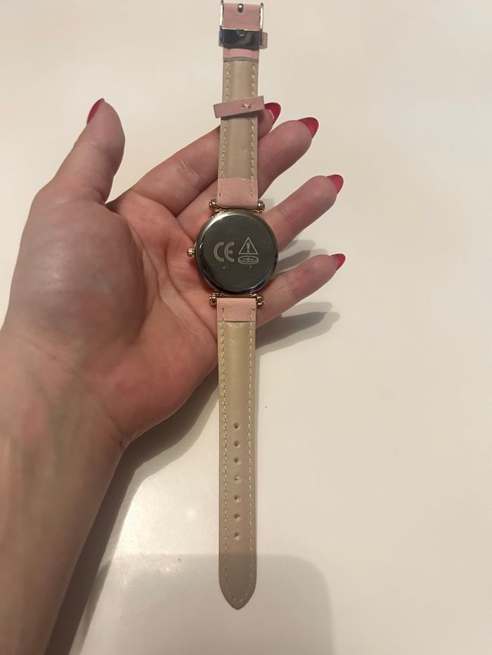 Montre à aiguille NEUVE pour femme couleurs rose et doré - photo numéro 6