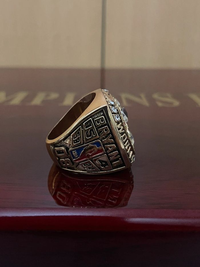 Bague NBA Lakers - photo numéro 3