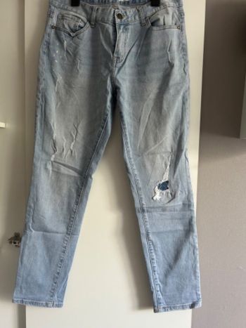 Jean mom troué