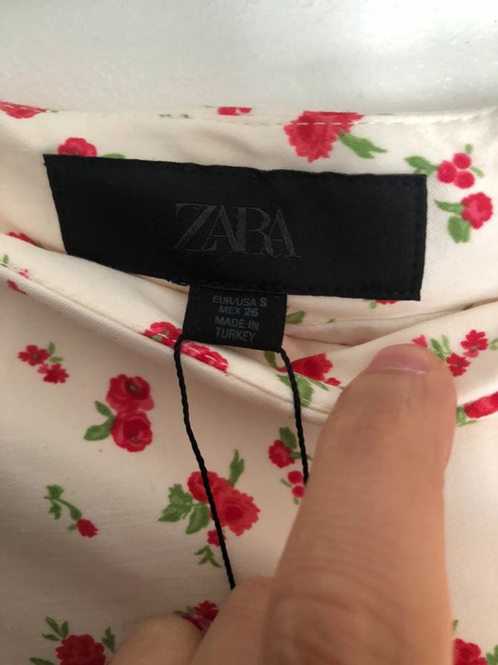 Superbe belle mini jupe à motifs fleurs Zara neuve avec étiquette taille S - photo numéro 3