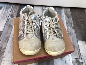 Très jolies chaussures montantes taille 22