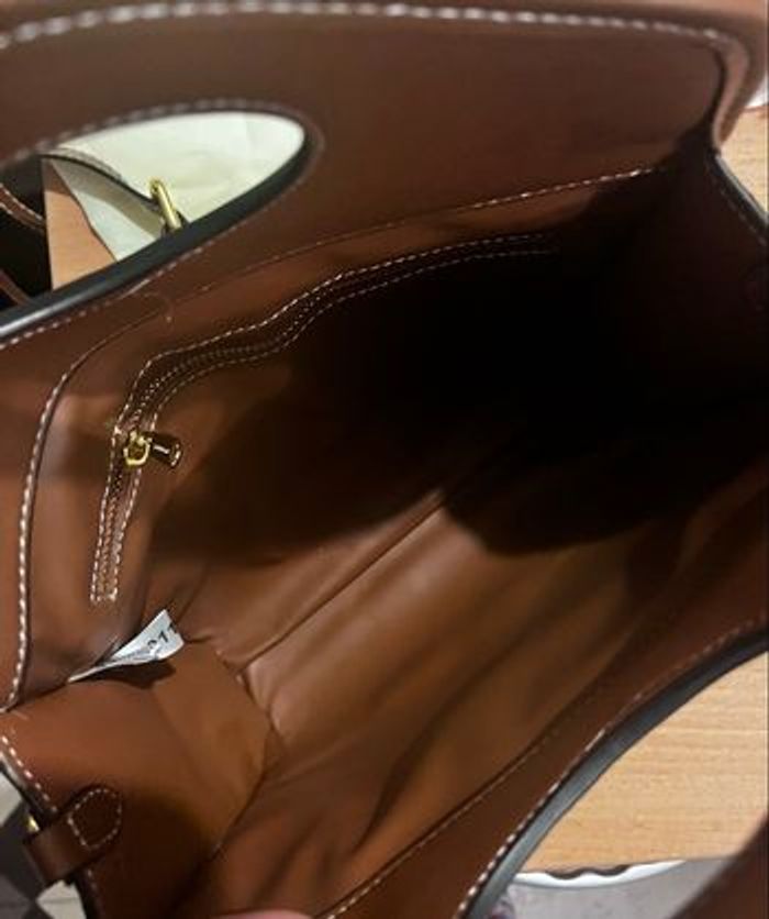 Sac tendance burberry chic  en excellent état - photo numéro 7