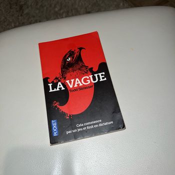 Livre la vague (Todd strasser)