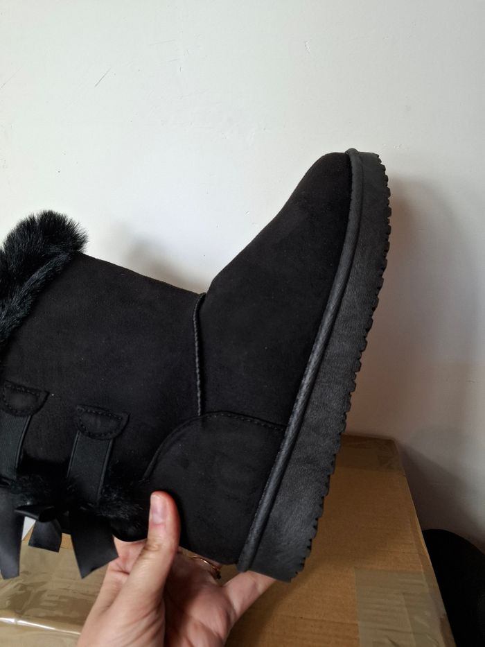 Bottes fourrées noire avec petits nœuds taille 38 - photo numéro 6