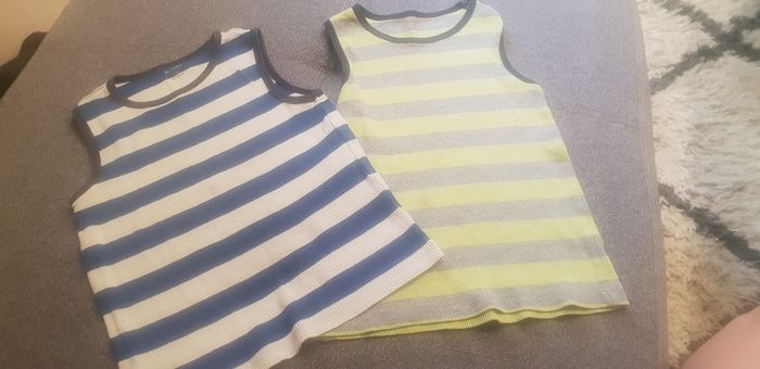 Lot de 2 tee shirts sans manches 5 ans