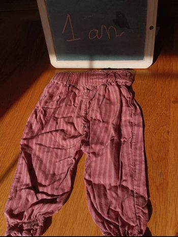 Pantalon léger taille 1 an en très bon état