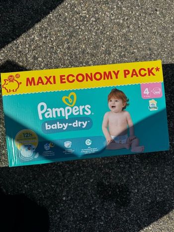 Couches Pampers taille 4