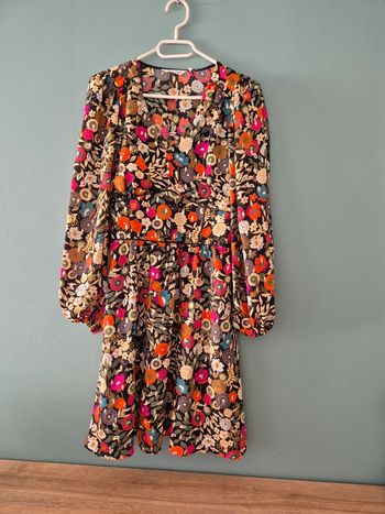 Très jolie robe fleurie manches longues, taille 36, nafnaf, neuve