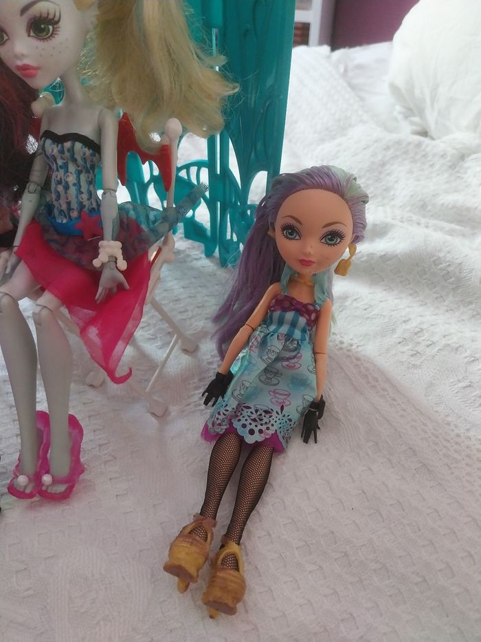 Très gros lot de Monster High 9 Poupées G1 Mobilier Accessoires Lagoona Clawdeen Draculaura Vénus Howleen Crypte Creepers Mattel - photo numéro 5