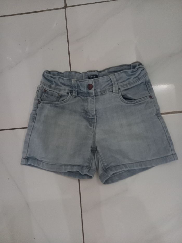Short jean fille taille 10 ans marque kiabi tres bonne etat - photo numéro 3