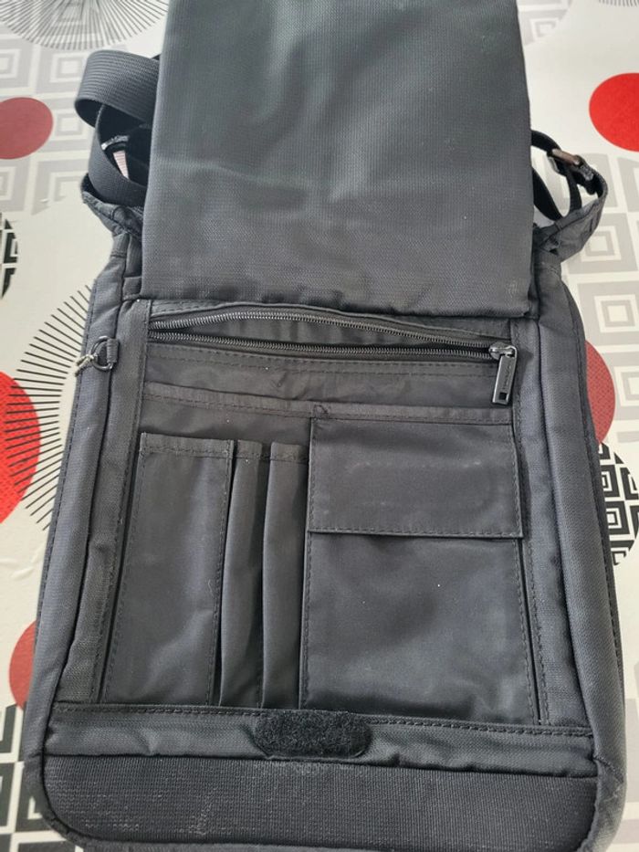 Pochette - photo numéro 2