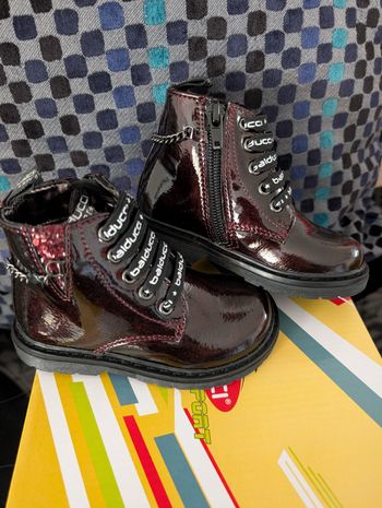 Bottines montantes fille. Taille 22. Neuf. Balducci