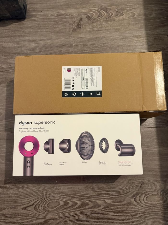 sèche-cheveux Dyson Supersonic - Neuf - photo numéro 2