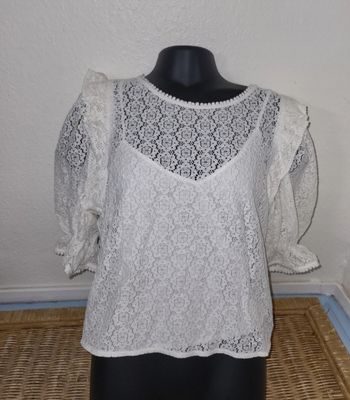 haut femme en dentelle blanche