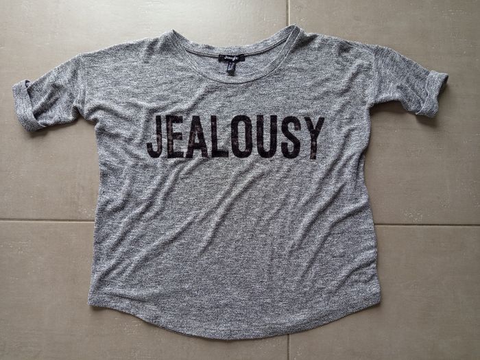 Très beau tee shirt en maille en très bon état - photo numéro 1