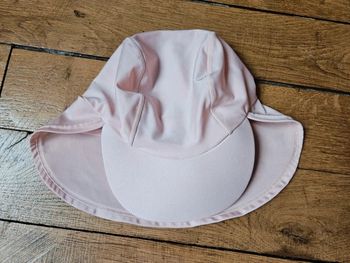 Casquette de bain neuve 12/ 18 mois