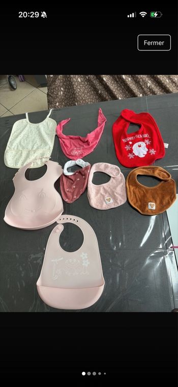 Lots différents bavoirs bébé fille 
