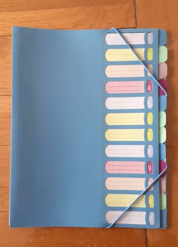 Trieur plastifié neuf.