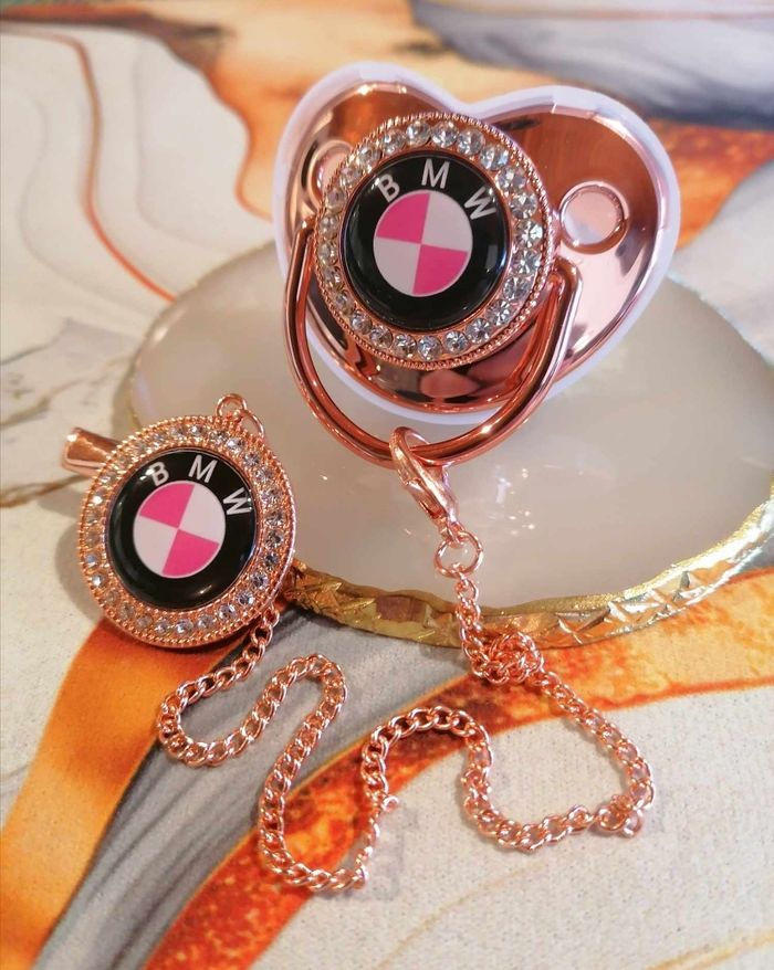 Sucette tétine BMW rose  gold