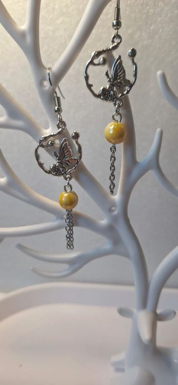 Boucles d’oreilles papillon perle jaune – Fait main
