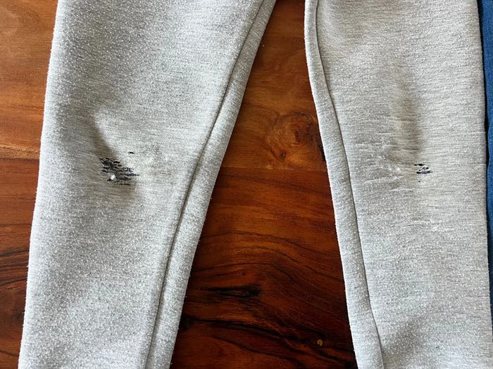 Lot pantalons troués 6 ans et 5 ans - photo numéro 2