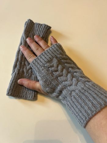 Belles mitaines NEUVES pour femme couleur gris