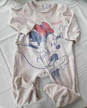 Pyjama une pièce minnie taille 9 mois