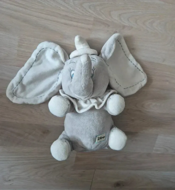 Peluche éléphant Dumbo Disney 25 cm - photo numéro 4