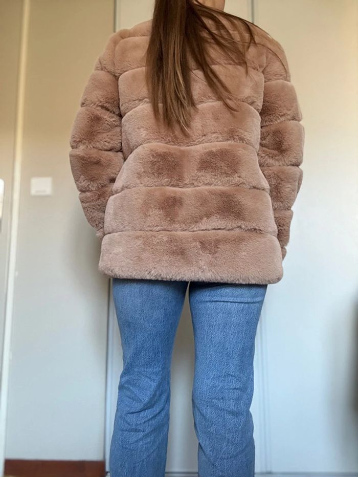 Manteau fausse fourrure - photo numéro 3