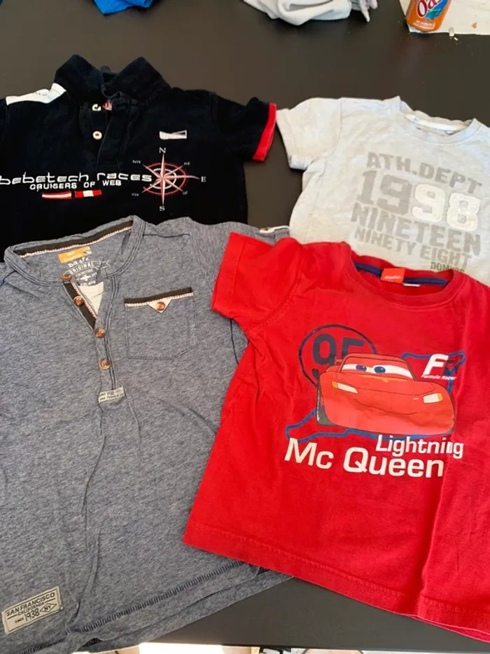 Lot 4 t-shirt taille 5 ans