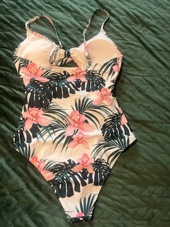 Maillot de bain une pièce tendance - photo numéro 2