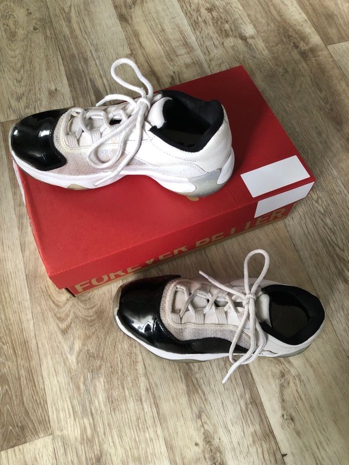 Air jordan • Noir/blanc • Taille 36,5 • Bon état - photo numéro 2