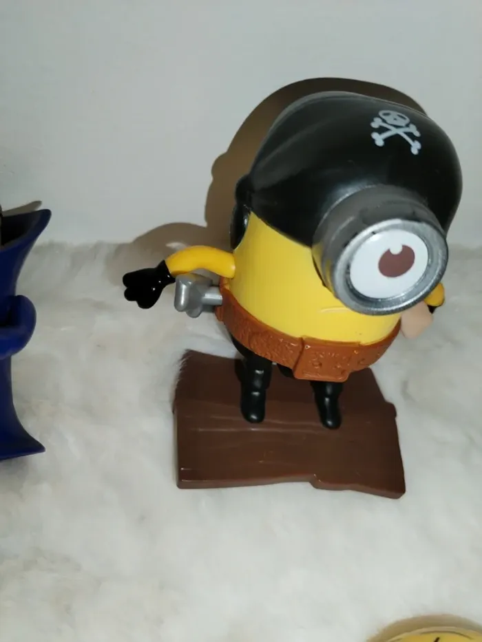 Lot figurines Les Minions - photo numéro 4