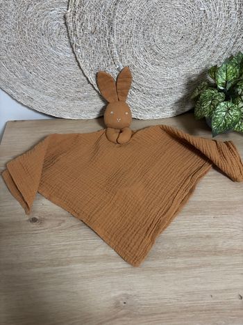 Doudou plat lapin lange gaze  marron maisons du monde