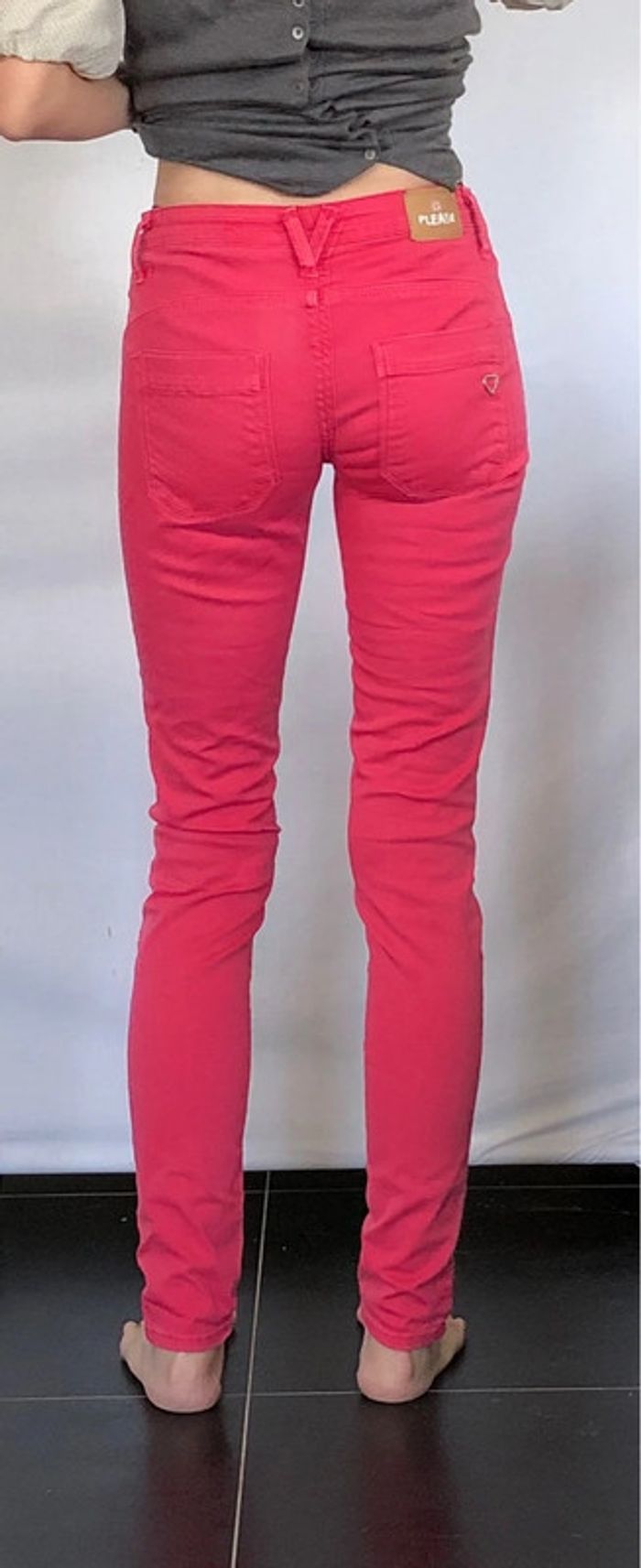 Jean rose vif taille basse slim Please taille Small / 34 36 très bon état - photo numéro 10