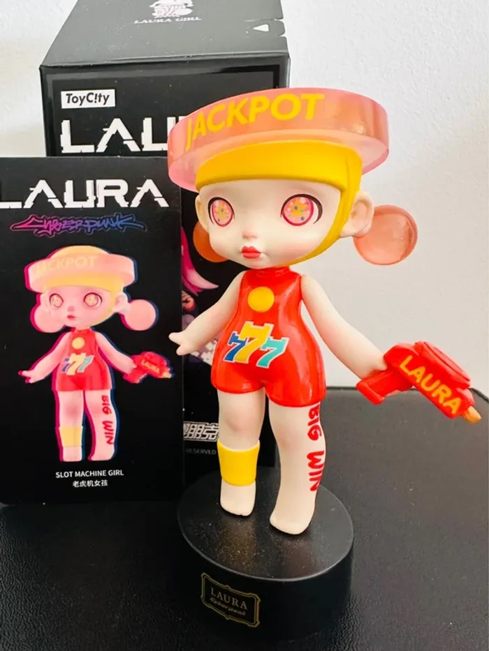 Vintage 2011 Figurine de collection Slot Machine Girl – Laura Cyberpunk (ToyCity)