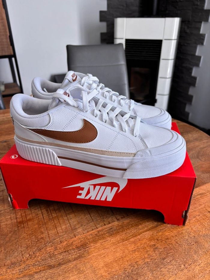 Baskets Nike P.42,5 Neuves - photo numéro 2