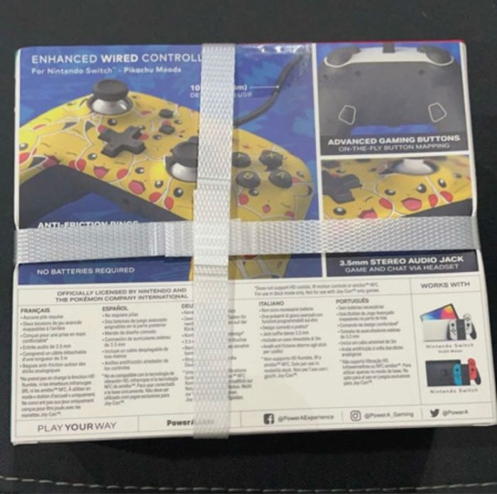 Manette pikachu switch Pokémon scellée - photo numéro 2